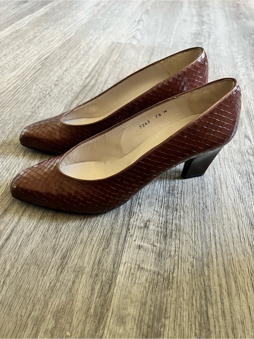 Roberto Gil Vinatge Classic Women's Brown Textured Mid Heel Pumps